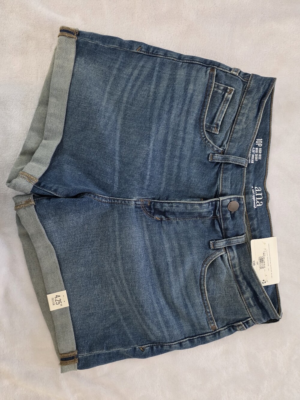 a.n.a 4.25" Inseam Dark Wash Blue Denim Rilled Hem Shorts New w/tags SIZE 10p